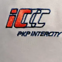 Logo PKP Intercity w kolorach czerwonym, białym i niebieskim na białym tle.