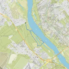 Trasa spacerowa wzdłuż Wisły w Tarchominie, Warszawa, z widokiem na most i tereny zielone.