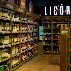 Ile alkoholu można przewieźć do UK? Oto kluczowe limity i zasady