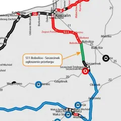 Mapa drogowa z zaznaczonymi trasami S6, S10, S11. Widać Koszalin, lotnisko w okolicach Nowogardu, oraz przebieg S11 Bobolice-Szczecinek.