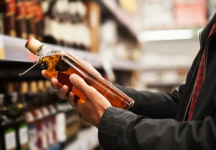 Ile można przewieźć alkoholu z Gruzji? Sprawdź limity i kary.