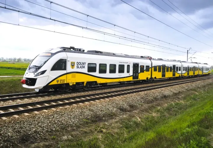 Nowy pociąg Kolei Dolnośląskich rusza w podróż z Wrocławia nad morze.