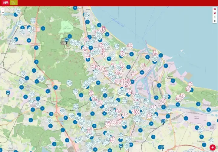 Mapa z zaznaczonymi przystankami autobusowymi, w tym 110 autobus. Widoczne linie autobusowe i nazwy miejscowości.