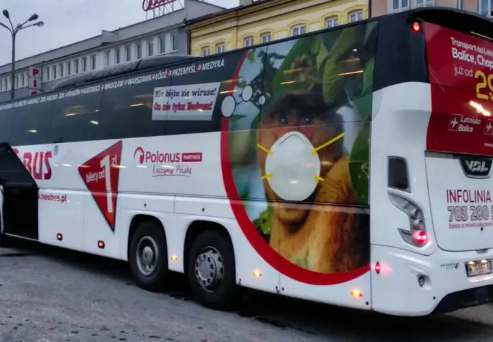 Neobus rezerwacja telefoniczną. Autobus z wizerunkiem nosacza w masce. Bilety od 1 zł. Infolinia 24h.