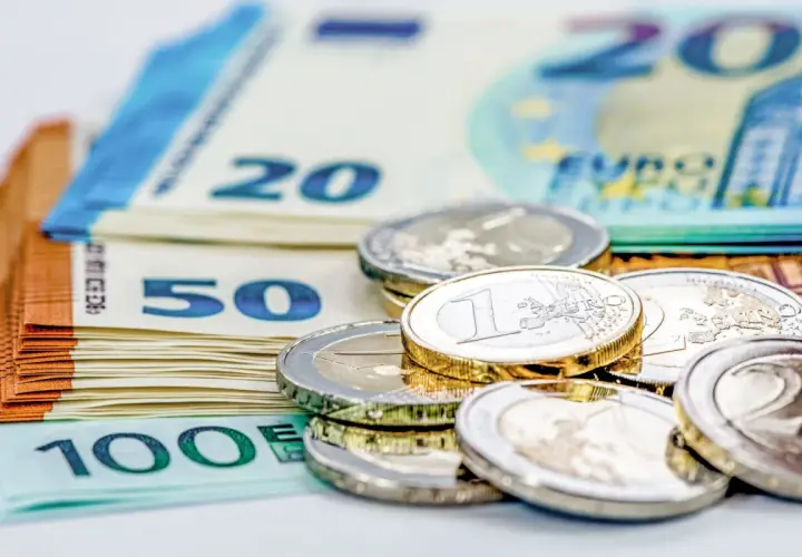Ile gotówki można przewieźć samolotem do Niemiec bez problemów?