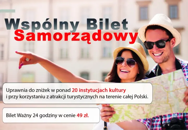 Szczęśliwa para odkrywa Polskę z "Wspólnym Biletem Samorządowym". Dostęp do ponad 20 atrakcji za 49 zł.