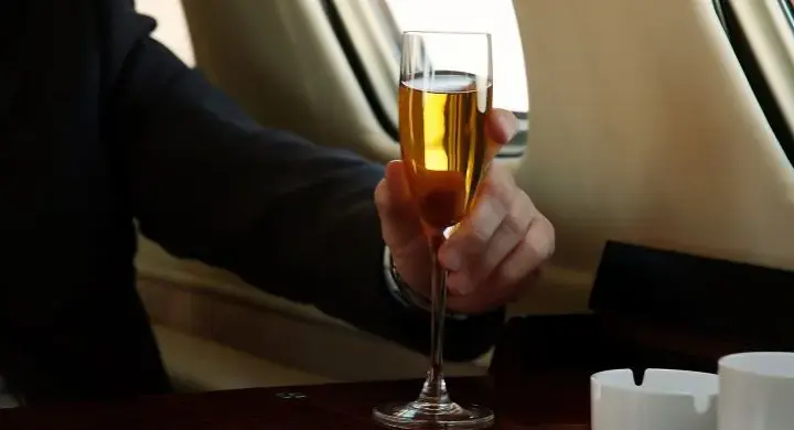 Ile alkoholu można przewieźć samolotem do Kanady bez cła?