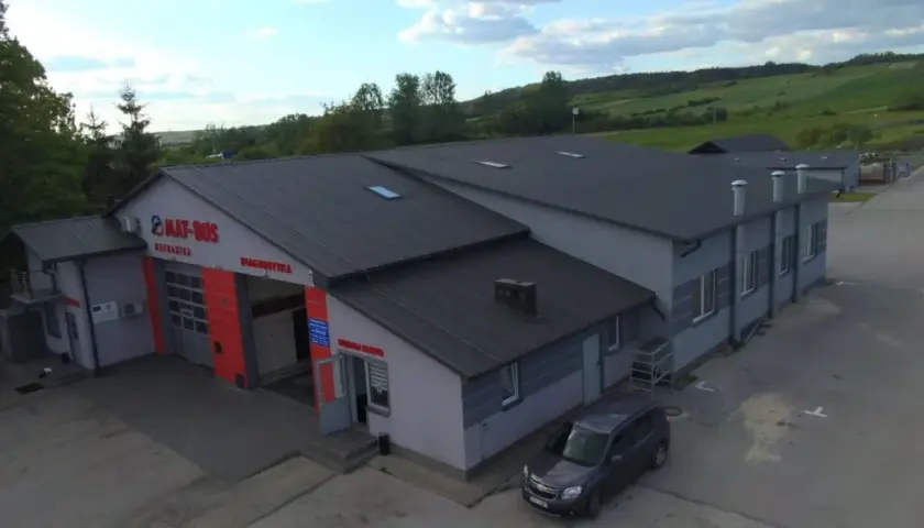Skąd odjeżdża mat bus w Niepołomicach? Oto kluczowe przystanki