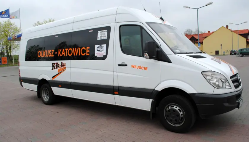 Biały bus Kik-Bus na trasie Olkusz-Katowice. Sprawdź cennik i podróżuj z darmowym Wi-Fi!