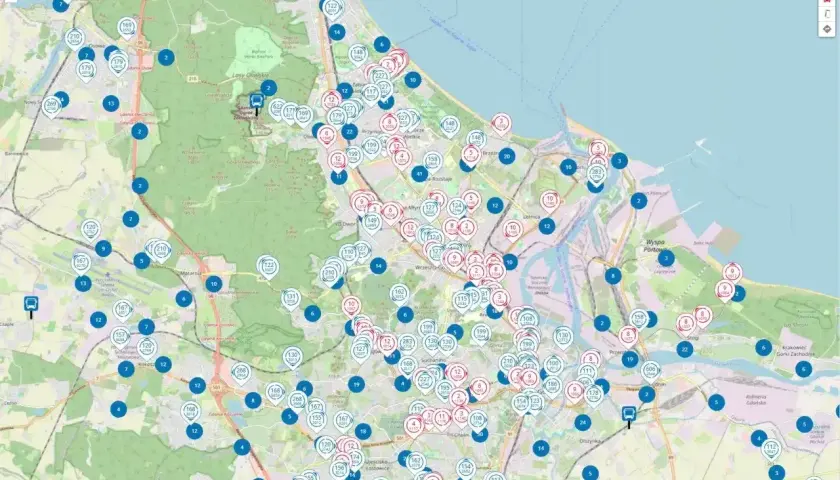 Mapa z zaznaczonymi przystankami autobusowymi, w tym 110 autobus. Widoczne linie autobusowe i nazwy miejscowości.