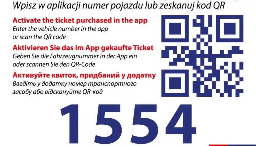 Instrukcja jak kupić bilet na PKP: aktywuj bilet w aplikacji, wpisując numer pojazdu lub skanując kod QR. Obok znajduje się kod QR i numer 1554.