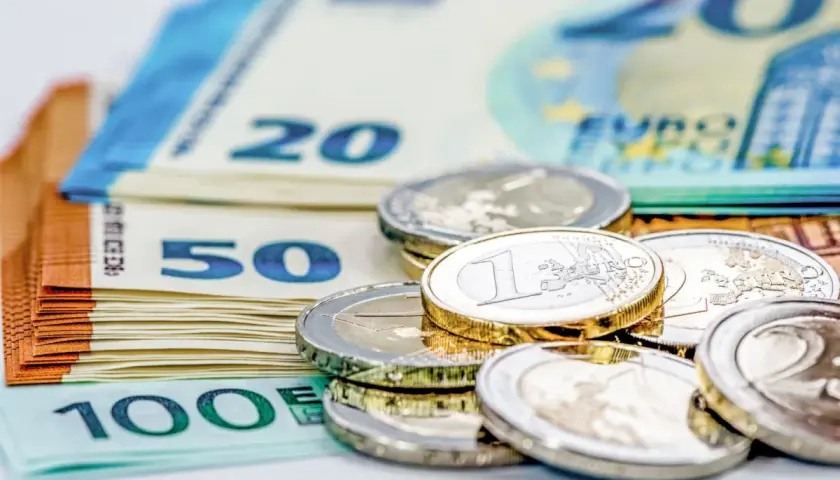Ile gotówki można przewieźć samolotem do Niemiec bez problemów?