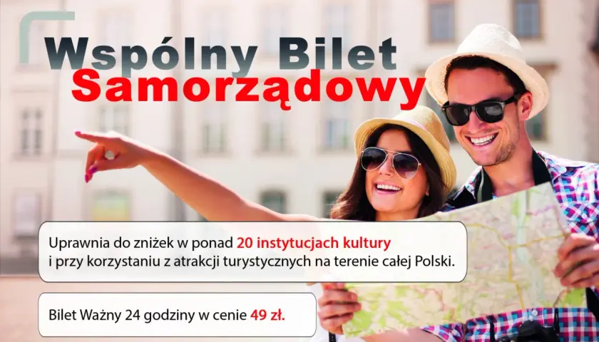 Szczęśliwa para odkrywa Polskę z "Wspólnym Biletem Samorządowym". Dostęp do ponad 20 atrakcji za 49 zł.