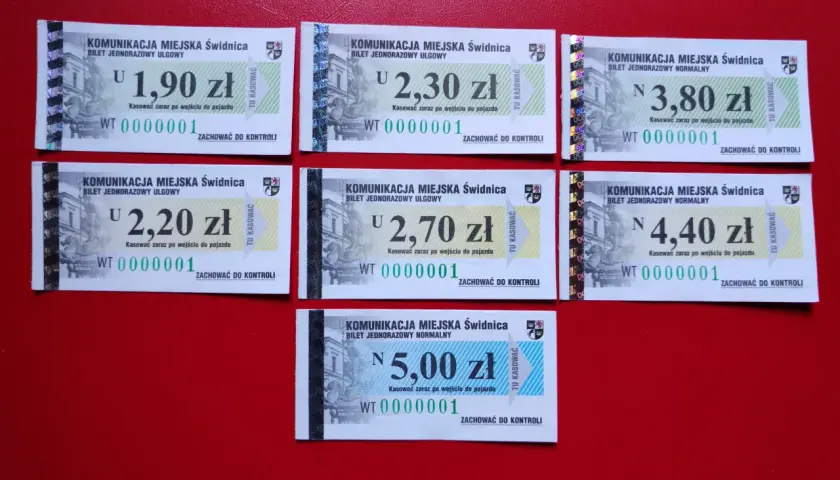 Bilety komunikacji miejskiej Świdnica: ulgowe 1,90 zł, 2,20 zł, 2,30 zł, 2,70 zł; normalne 3,80 zł, 4,40 zł, 5,00 zł. Wałbrzych - Świdnica 31 cennik.