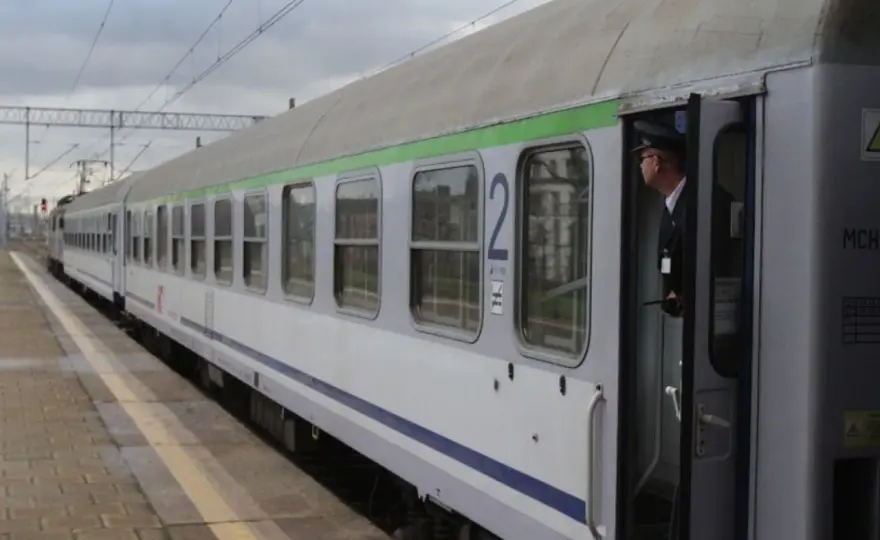 Rozkład jazdy Zielona Góra - Szczecin - Pociąg czy autobus?
