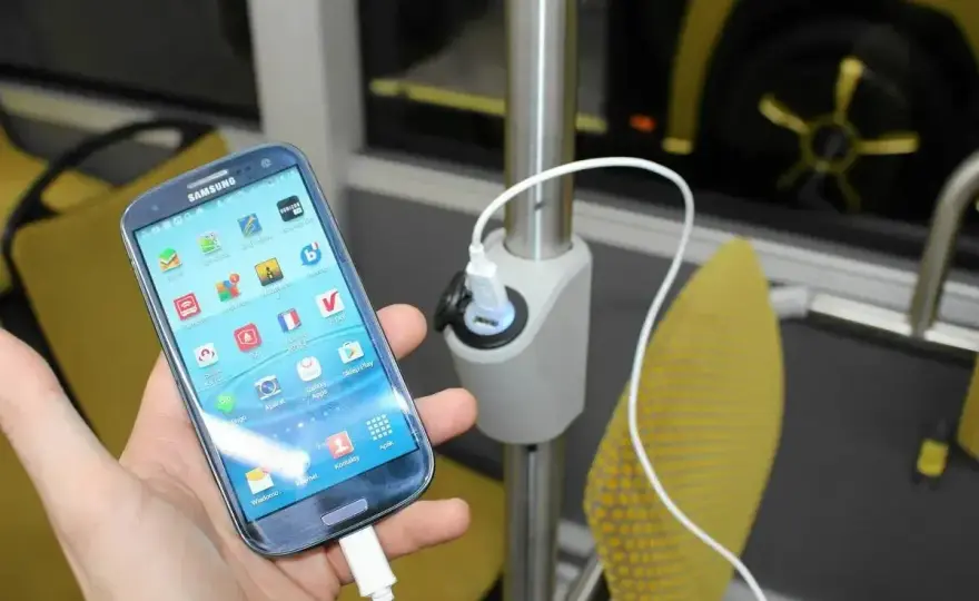 Gniazdka w FlixBusie - Gdzie ich szukać i jak naładować telefon?
