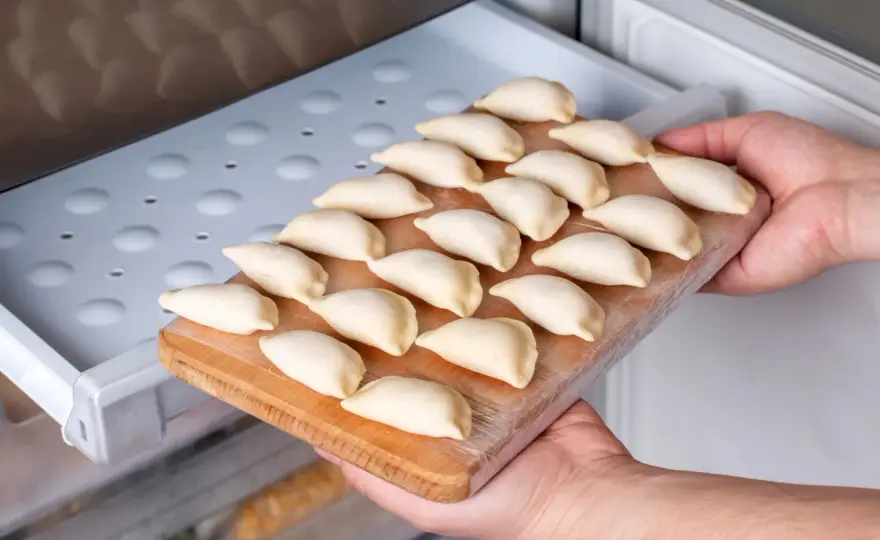Jak przewieźć zamrożone pierogi bez ryzyka ich uszkodzenia