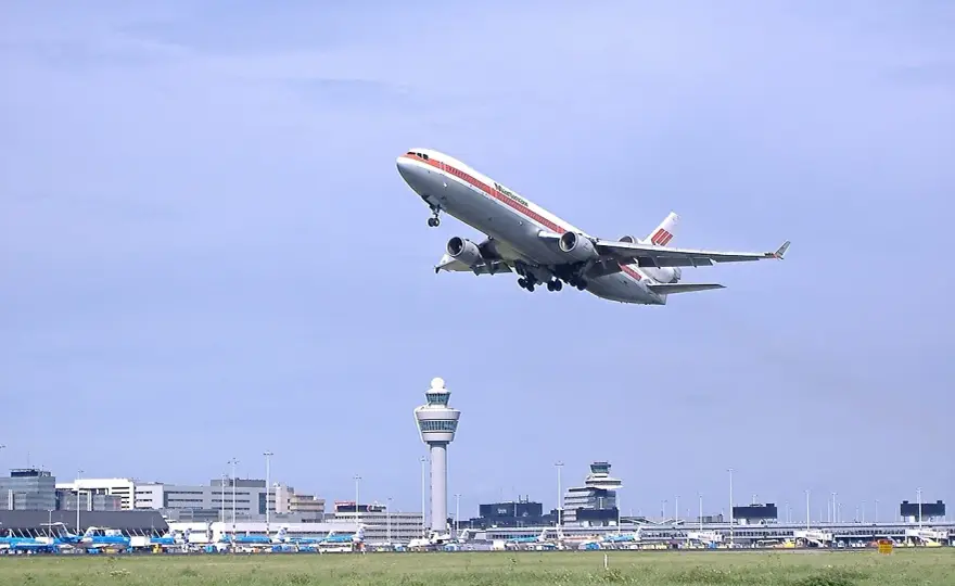 Jakie lotnisko wybrać do Hagi? Rotterdam, Schiphol czy Eindhoven