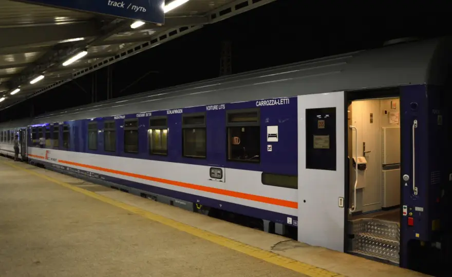 Jak znaleźć właściwy wagon w pociągu Intercity?