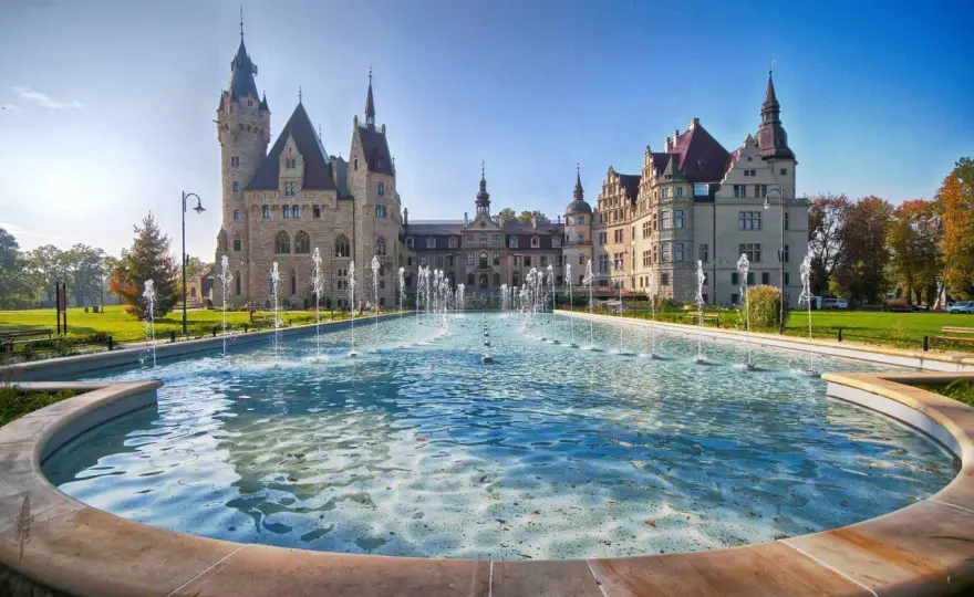Ile trwa zwiedzanie Zamku Moszna? Sprawdź czas i zaplanuj wizytę