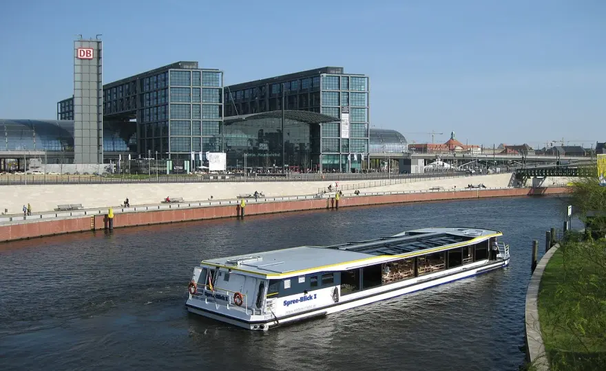 Berlin Hauptbahnhof perony - Jak nie zgubić się między poziomami?