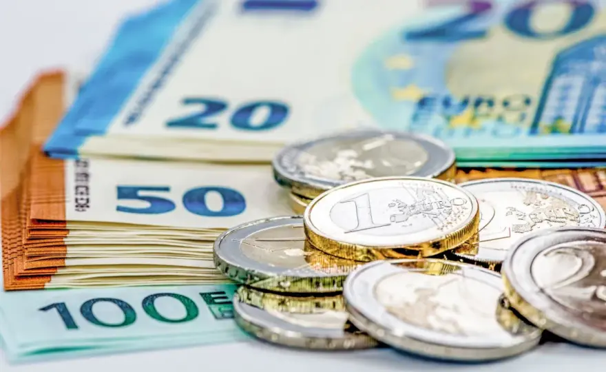 Ile gotówki można przewieźć samolotem do Niemiec bez problemów?
