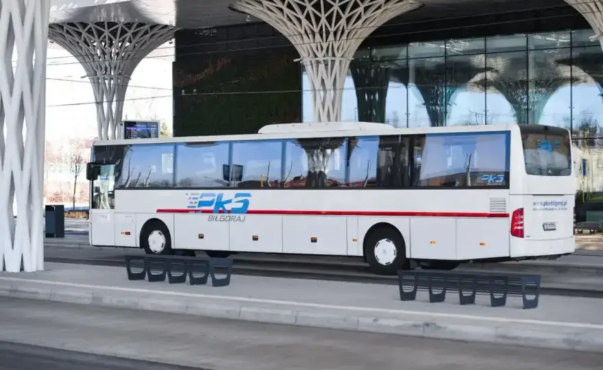 Jak dojechać z Krakowa na Katowice Airport - Porównanie tras i cen
