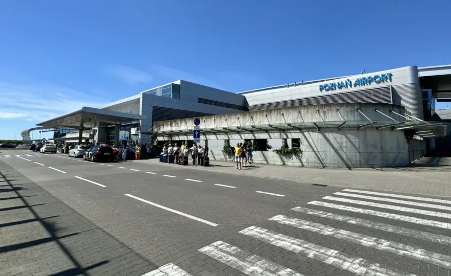 Poznań Główny - lotnisko Ławica. Autobus, bilet i czas