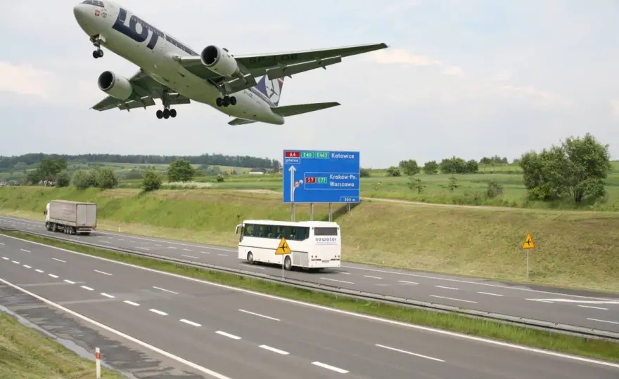 Jak dojechać z Katowic na lotnisko Kraków-Balice?
