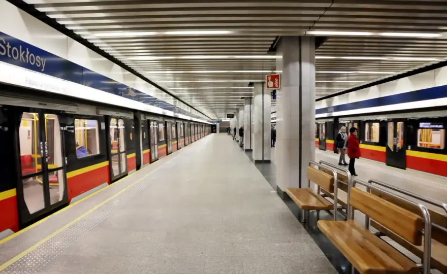 Warszawskie metro – jak jeździć sprawnie? Poradnik pasażera