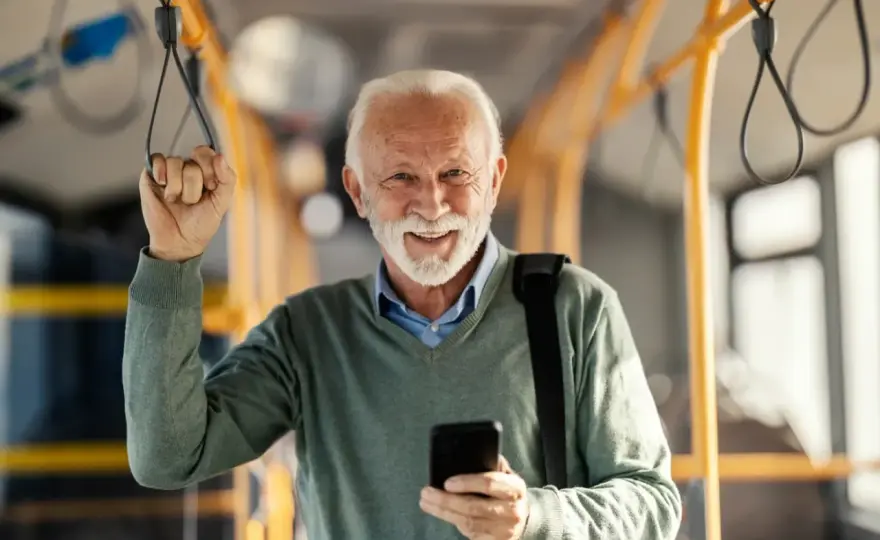 Ulgi SKM dla seniorów 60+ i 70+ - Jak nie przepłacić?