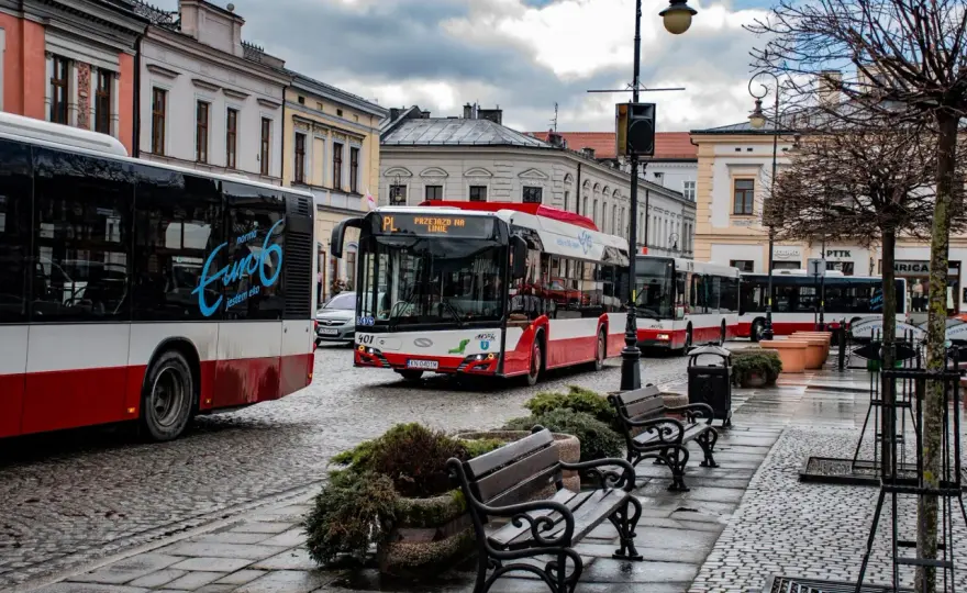 Nowy Sącz - Kraków: Bus, rozkład, ceny biletów i porady