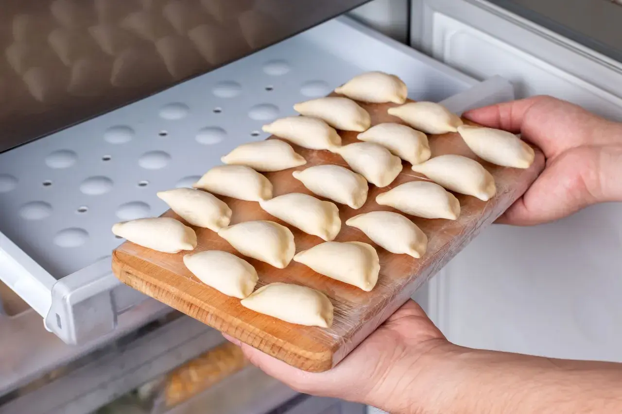 Jak przewieźć zamrożone pierogi bez ryzyka ich uszkodzenia