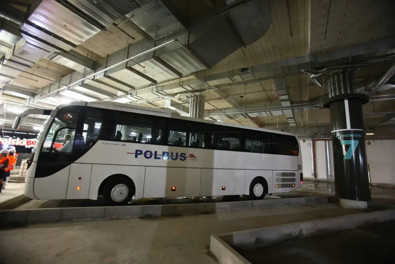 Gdzie odjeżdżają autobusy z Legnicy do Lubina? Sprawdź teraz!