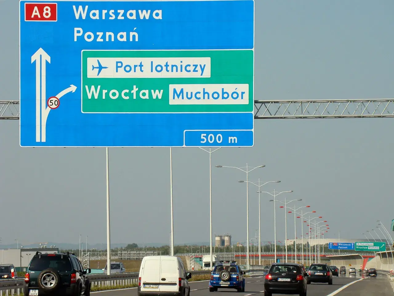 Autobus z lotniska Wrocław do dworca PKP? Znak A8 kieruje do Warszawy, Poznania, portu lotniczego i Wrocławia Muchoboru.