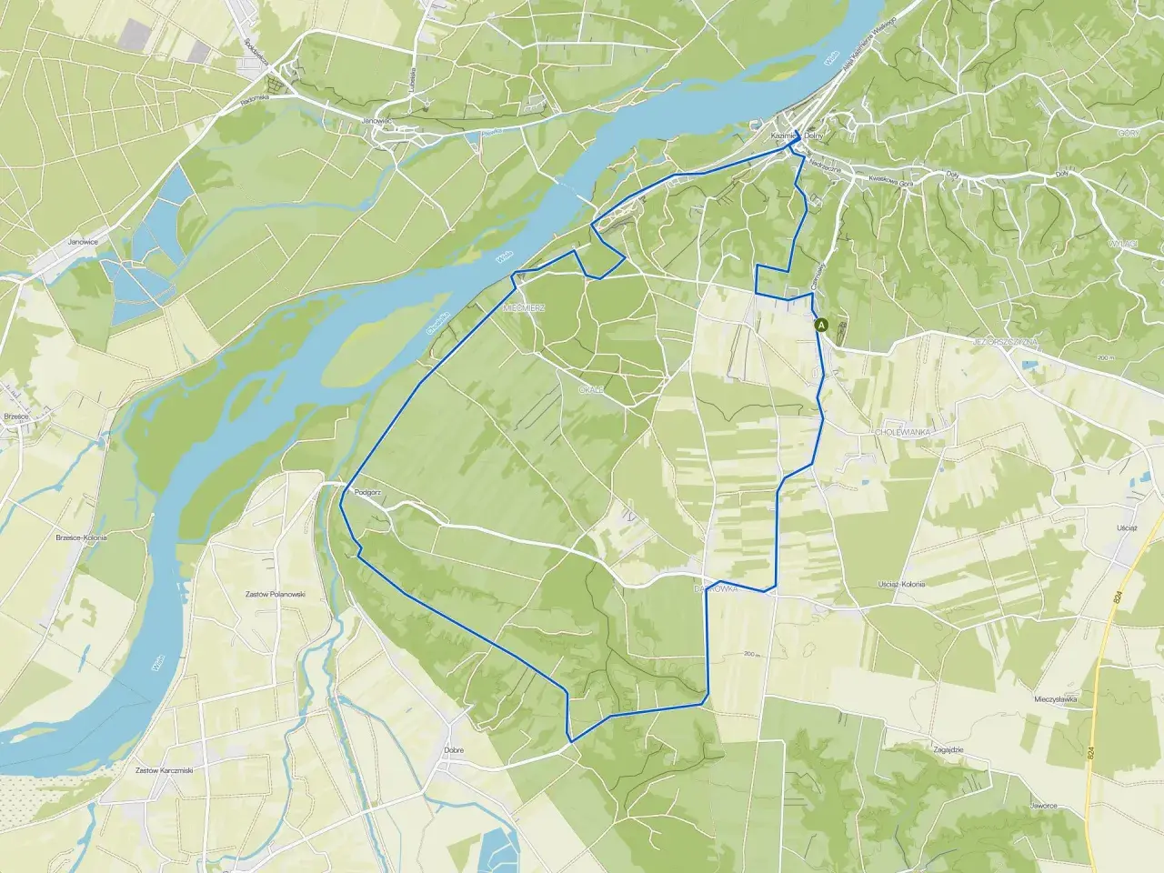 Trasa rowerowa z Puław do Kazimierza Dolnego wiedzie przez malownicze tereny nad Wisłą, mijając Janowice i Podgórz.