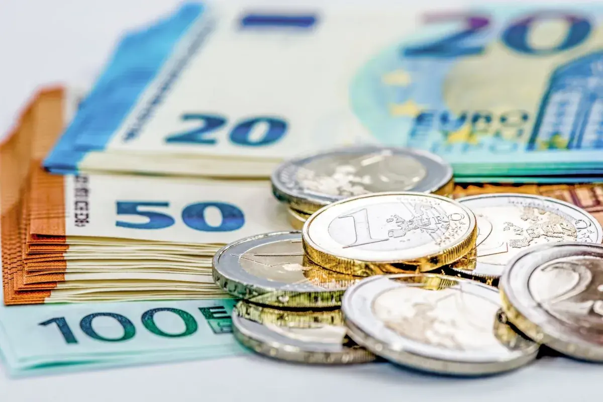 Ile gotówki można przewieźć samolotem do Niemiec bez problemów?