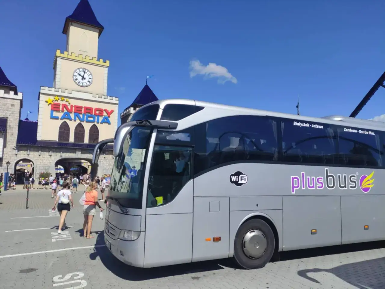 Plusbus czeka pod EnergyLandią. Rozkład jazdy na dziś: Białystok-Jeżewo i Zambrów-Ostrów Maz.
