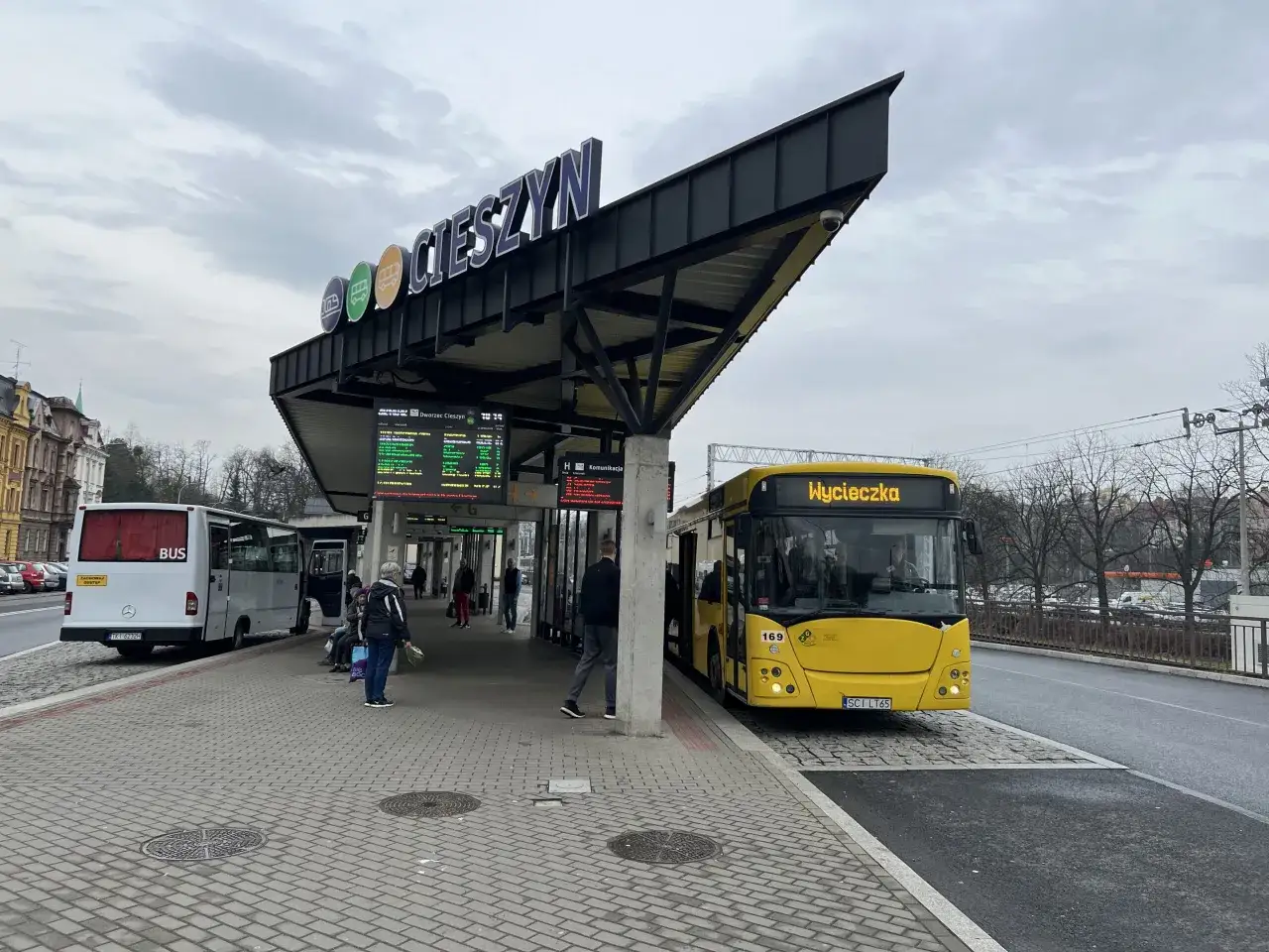 Autobusy braci z Katowic do Cieszyna. Cennik i rozkład jazdy na dworcu autobusowym w Cieszynie.