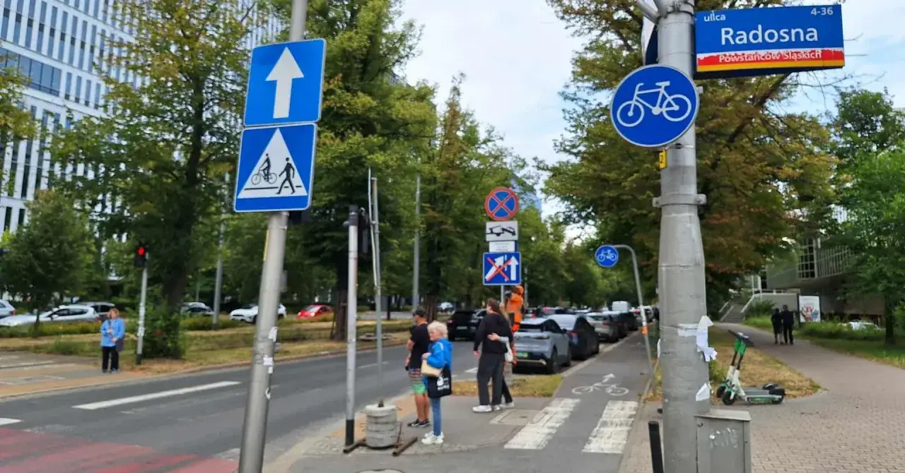 Zdjęcie Gdzie zatrzymują się autobusy Beskid w Wrocławiu na Powstańców?