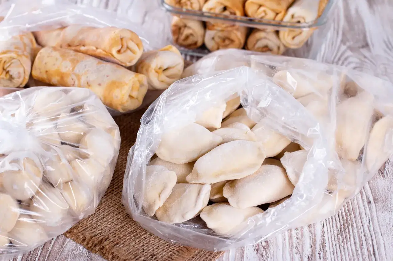 Zdjęcie Jak przewieźć zamrożone pierogi bez ryzyka ich uszkodzenia