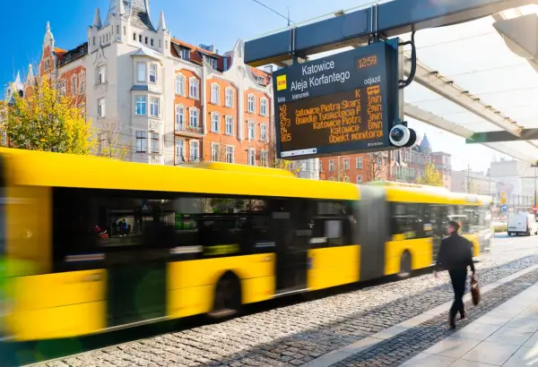 Jak dojechać z dworca PKP Katowice na ul. Ceglaną? Zobacz rozkład jazdy autobusu na przystanku Aleja Korfantego.